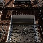 Fachada neomudéjar en el distrito de Tetuán