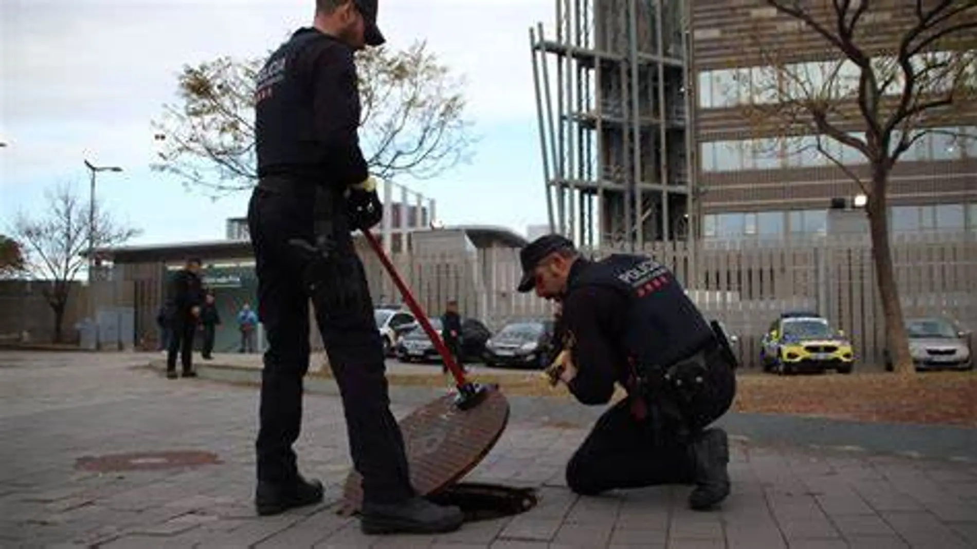 Agentes de los Mossos de la unidad canina en el Mobile World Congress