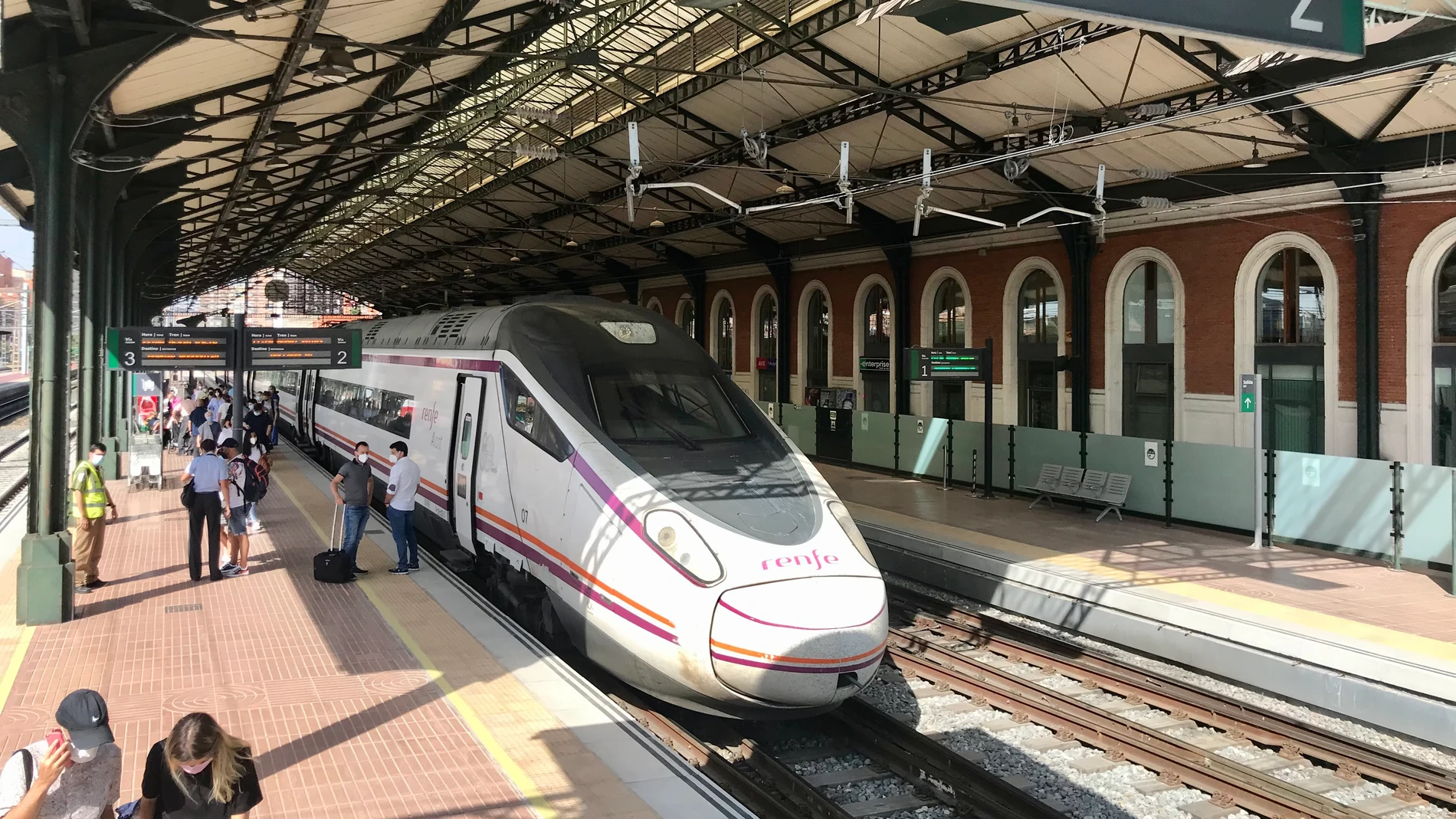 Avant en la estación de Valladolid