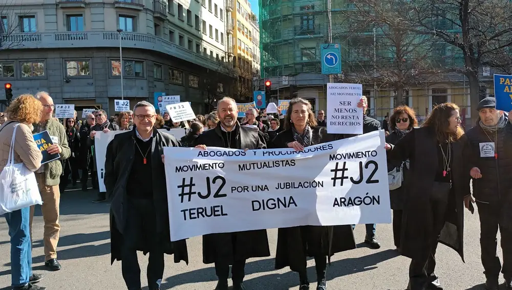 Abogados y procuradores de Aragón exigen una jubilación digna y formar parte del régimen general de autónomos