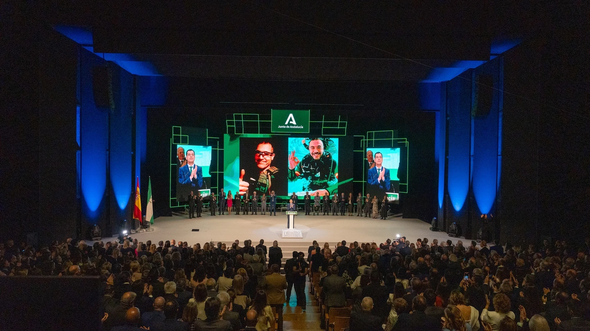 Juanma Moreno durante la entrega de las medallas de Andalucía