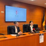 Lourdes Miguel, vicerrectora de Ordenación Académica de la UCAV y Arturo Mancebo, técnico gestor de rankings universitarios