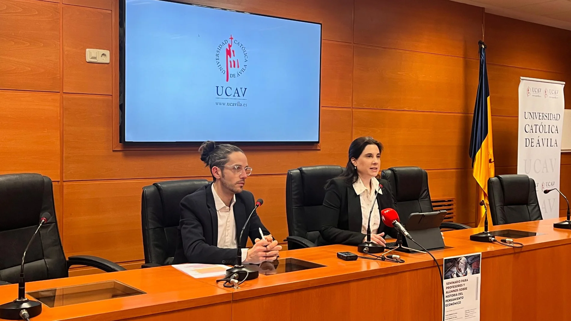 Lourdes Miguel, vicerrectora de Ordenación Académica de la UCAV y Arturo Mancebo, técnico gestor de rankings universitarios