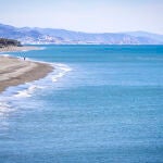Hallan un cadáver a ocho kilómetros de Vélez-Málaga, donde desapareció un padelsurfista