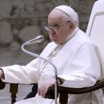 Vaticano.- El Papa es traladado al hospital Gemelli para someterse a controles médicos debido a la gripe que padece