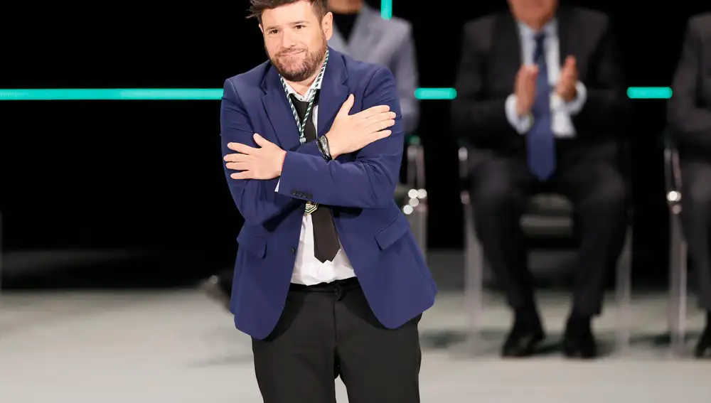 El cantante y músico Pablo López, agradece Medalla de Andalucía concedida a la Proyección de Andalucía tras recibirla de manos del presidente andaluz, Juanma Moreno