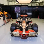 Uno de los McLaren, antes de la segunda jornada en el Gran Premio de Baréin