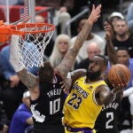 LeBron James fue imparable para la defensa de los Clippers