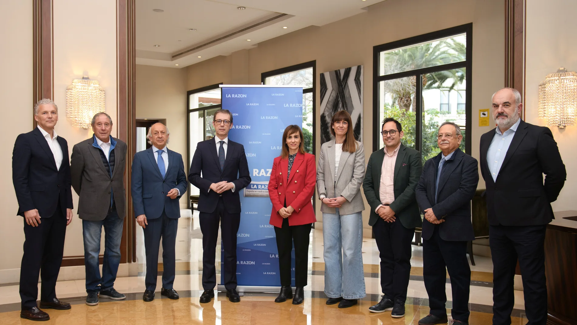 Foto de familia de los participantes en el Foro inmobiliario de La Razón