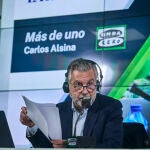 Programa de radio “Más de Uno” de Carlos Alsina en Onda Cero en la sede del Diario La Razón. © Alberto R. Rold