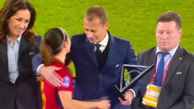 El incomodo momento de Ceferín con Aitana se ha vuelto viral
