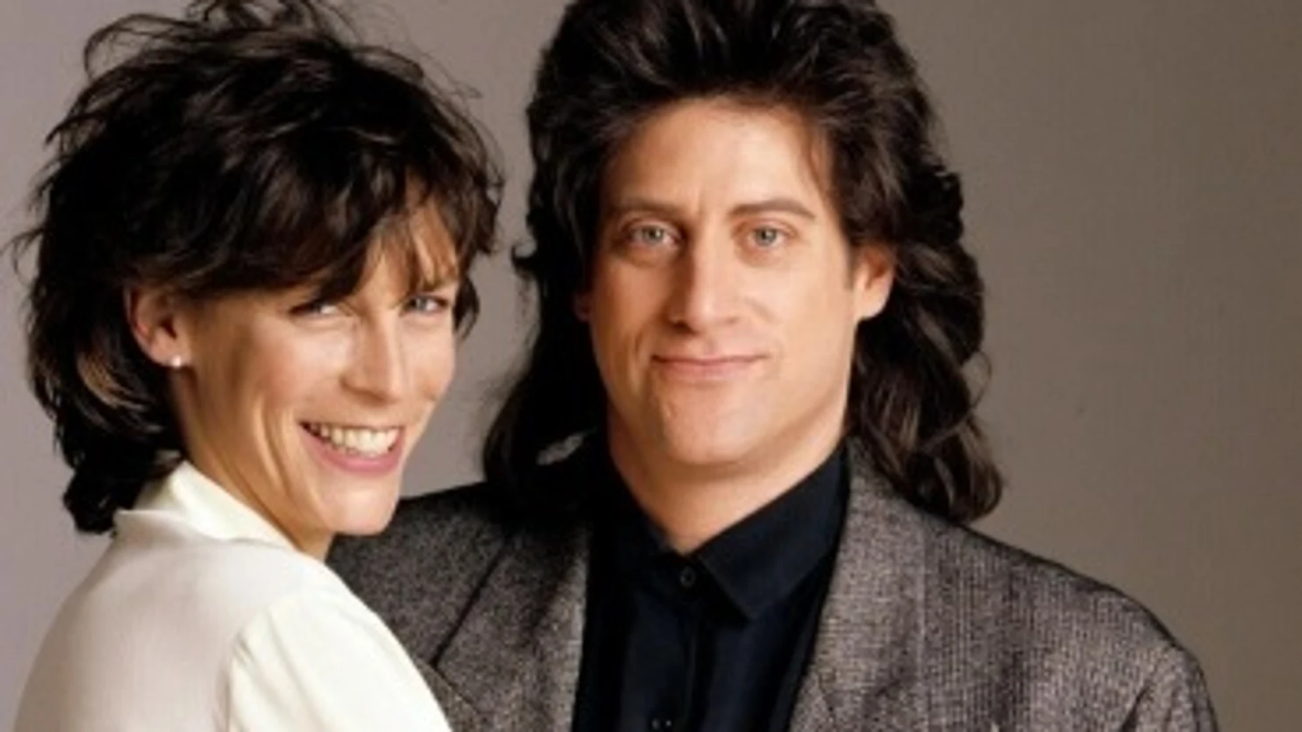 Richard Lewis junto a Jamie Lee Curtis