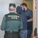 La pena incluye la prohibición de comunicarse y de aproximarse a la víctima y a sus dos hijos menores de edad durante 15 años.
