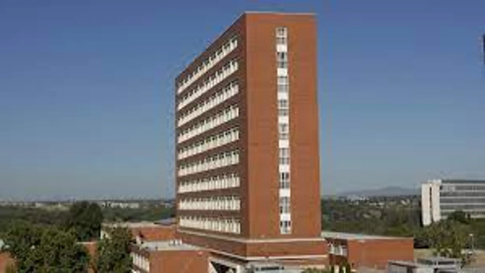 Una alumna se precipita al vacío en la Universidad Complutense de Madrid