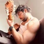La retorcida "psicología inversa" de Irán contra el cantante que compuso el himno de la "chica del velo"