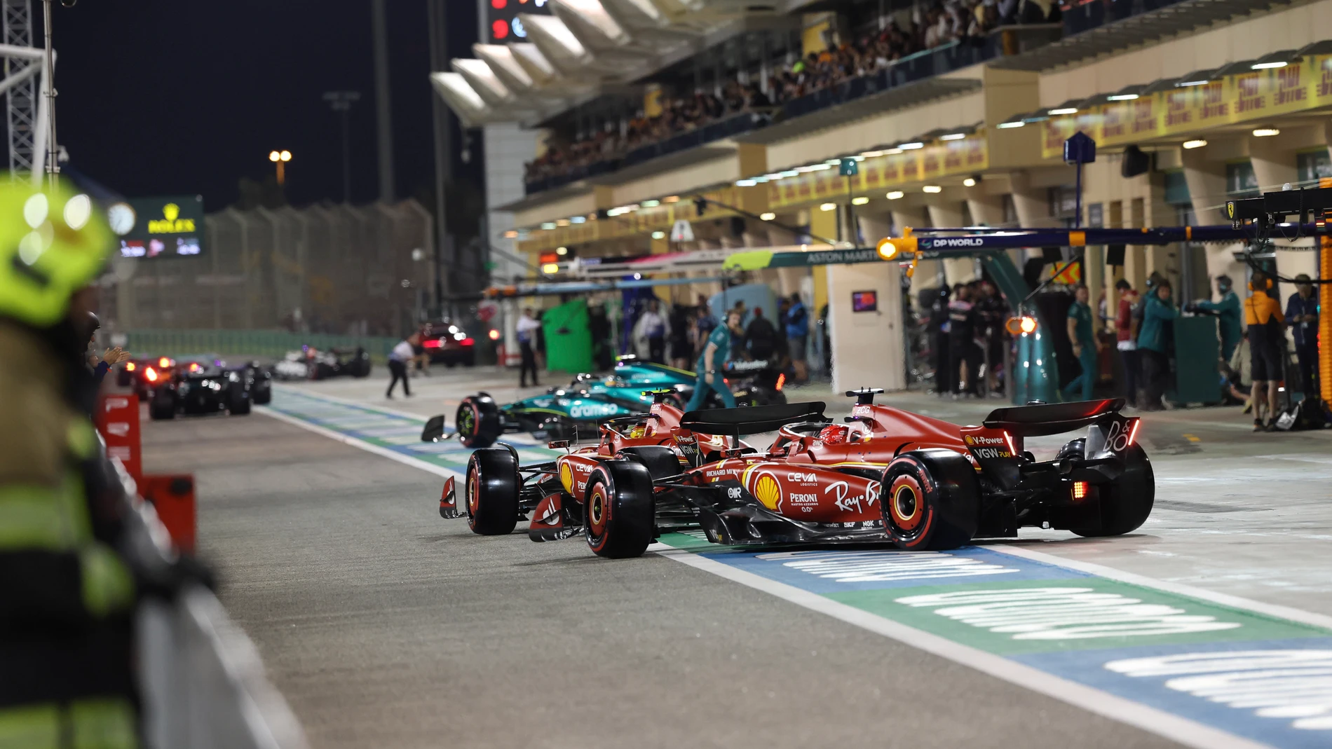 El "paddock" del circuito de Sakhir durante la clasificación