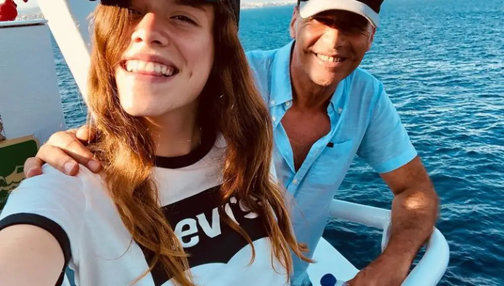 Carlos Lozano con su hija Luna