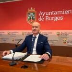 El concejal de Hacienda, Contratación y Patrimonio, Ángel Manzanedo, presenta el plan