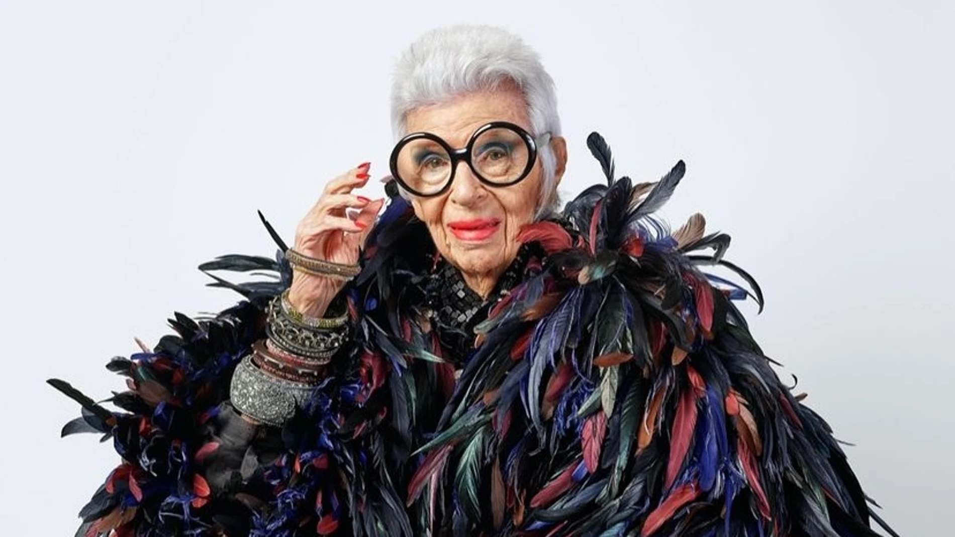 Iris Apfel fallece a los 102 años y esto es todo lo que ha aportado en el mundo de la moda.