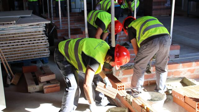 Los sectores más productivos se están imponiendo frente a la construcción