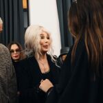 Cher en el desfile de Vetements en la Paris Fashion Week.