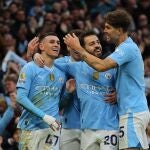 Los jugadores del Manchester City celebran uno de los goles de Foden