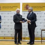 El delegado de gobierno en Castilla y León, Nicanor Sen, preside el acto de entregaa título póstumo de la Orden del Mérito civil a Encarnación Pérez Álvarez, la que fuera subdelegada del Gobierno en Salamanca, fallecida el pasado mes de julio
