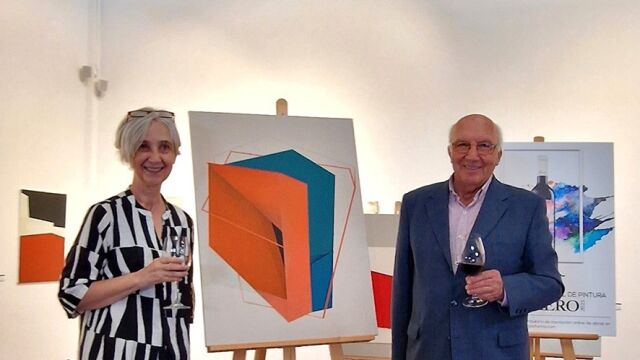 Manuel Fariña, junto a la artista ganadora de la pasada edición del Concurso, Pepa Satué Ripoll
