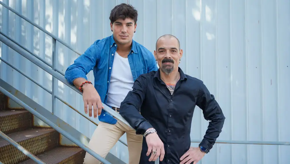 Óscar Casas posa junto a Gervasio Deferr