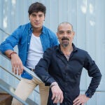 Óscar Casas posa junto a Gervasio Deferr