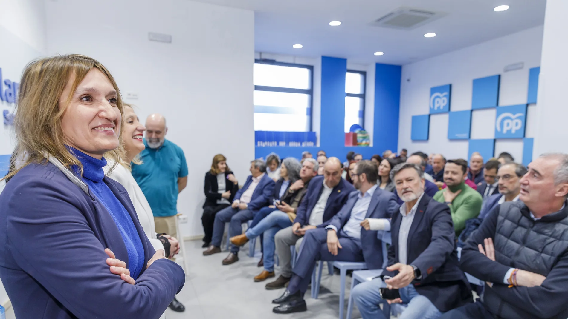 Rocío Lucas antes del comienzo del foro educativo en Segovia