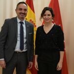 Ayuso mantiene un encuentro con el alcalde de Móstoles