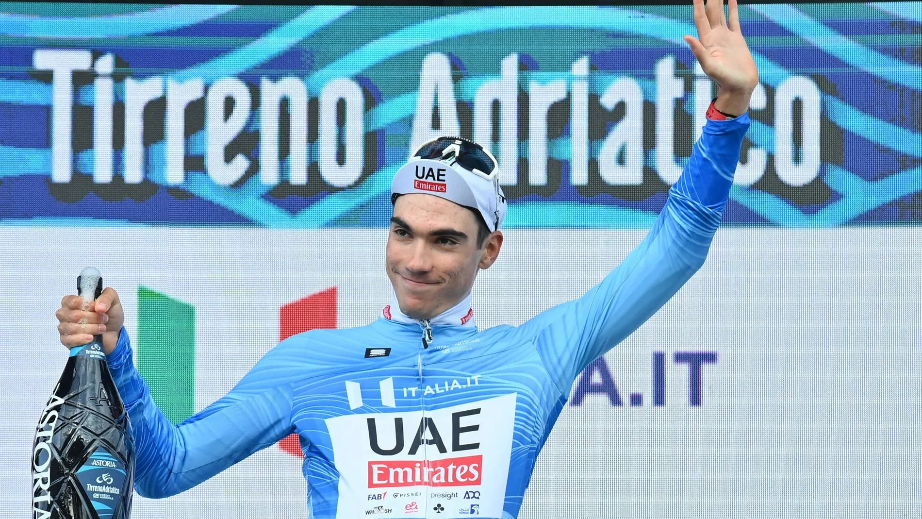 Ciclismo.- Juan Ayuso (UAE) bate a Ganna y se lleva crono y liderato en la Tirreno-Adriático
