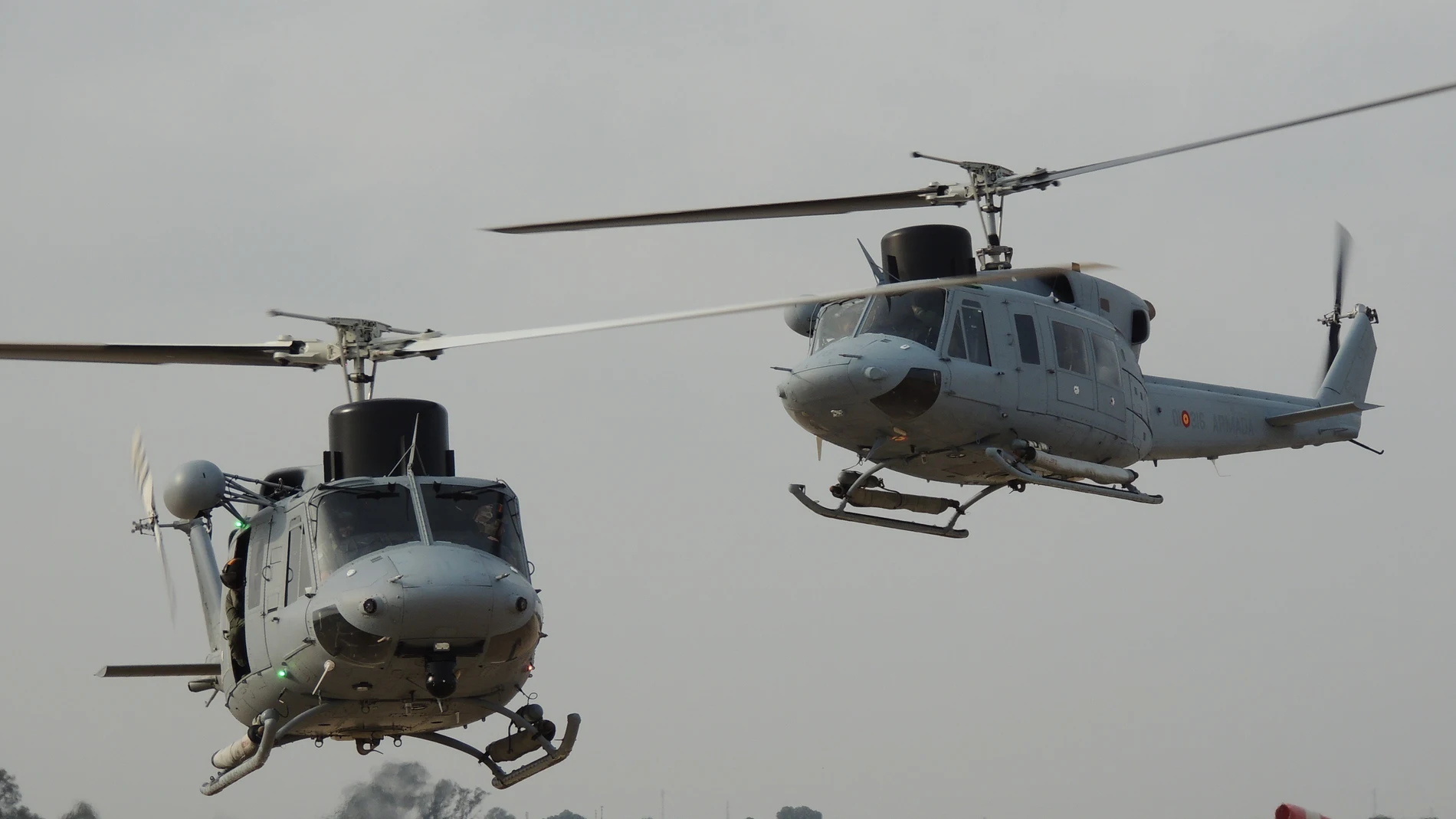 Dos helicópteros AB-212 de la Armada