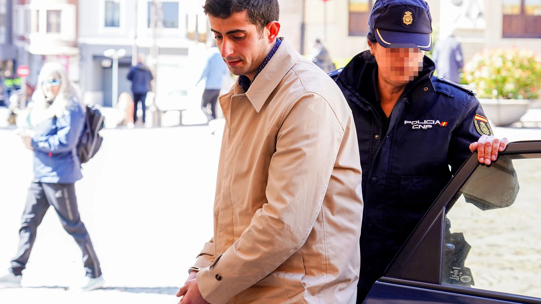 El joven acusado a su entrada a los juzgados