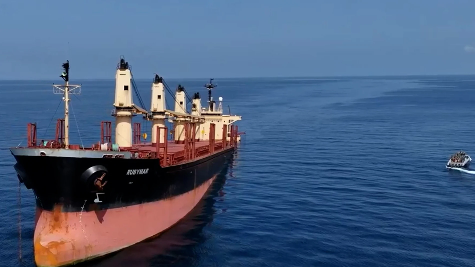Imagen de archivo del barco británico 'Rubymar', atacado y hundido por los hutíes frente a las costas de Yemen 03/03/2024