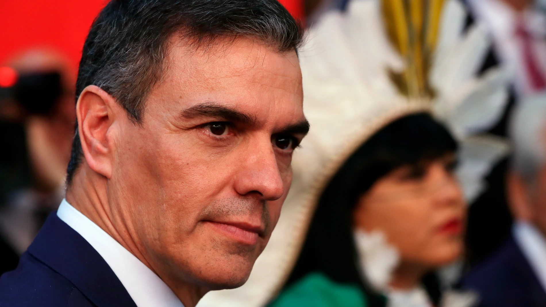 AME5780. BRASILIA (BRASIL), 06/03/2024.- El presidente del Gobierno de España, Pedro Sánchez, se reúne con las líderes indígenas Joenia Wapichana (fuera de cuadro), Presidenta de la Fundación Nacional del Indiovisita, y con Célia Xakriabá, diputada federal (der.), este miércoles durante su visita al Memorial de los Pueblos Indígenas, en Brasilia (Brasil). Más temprano, Sánchez se reunió con el presidente brasileño Luiz Inácio Lula da Silva, en la que es su primera visita oficial a Brasil des...