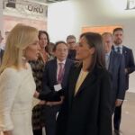 Carmen Lomana, con la Reina Letizia en ARCO