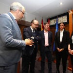 El portavoz del grupo socialista en el Ayuntamiento de Ponferrada, Olegario Ramón; el alcalde de Ponferrada, Marco Morala; el portavoz de Coalición por el Bierzo, Iván Alonso, la portavoz del grupo popular, Lidia Coca, y la portavoz de Vox, Patricia González, durante el pleno extraordinario en el que se debate el presupuesto municipal para este 2024