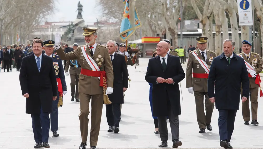 El Rey preside en Valladolid la celebración del 375º aniversario de la creación del Regimiento de Caballería “Farnesio” nº 12