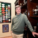 Cayetano Martínez de Irujo, en su sala de trofeos en Sevilla