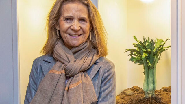 La infanta Elena se muestra accesible y cariñosa en su visita a Calahorra