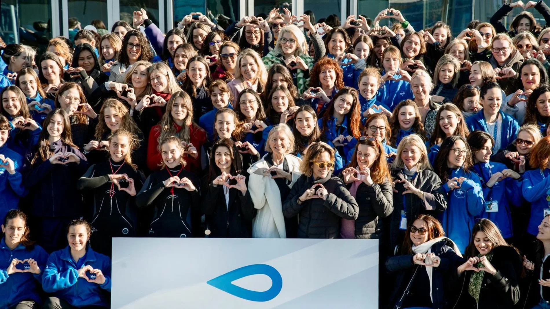 Global Omnium reúne la mayor concentración de Mujeres en “El Agua en Femenino” por el 8M
