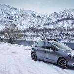 Un coche en la nieve