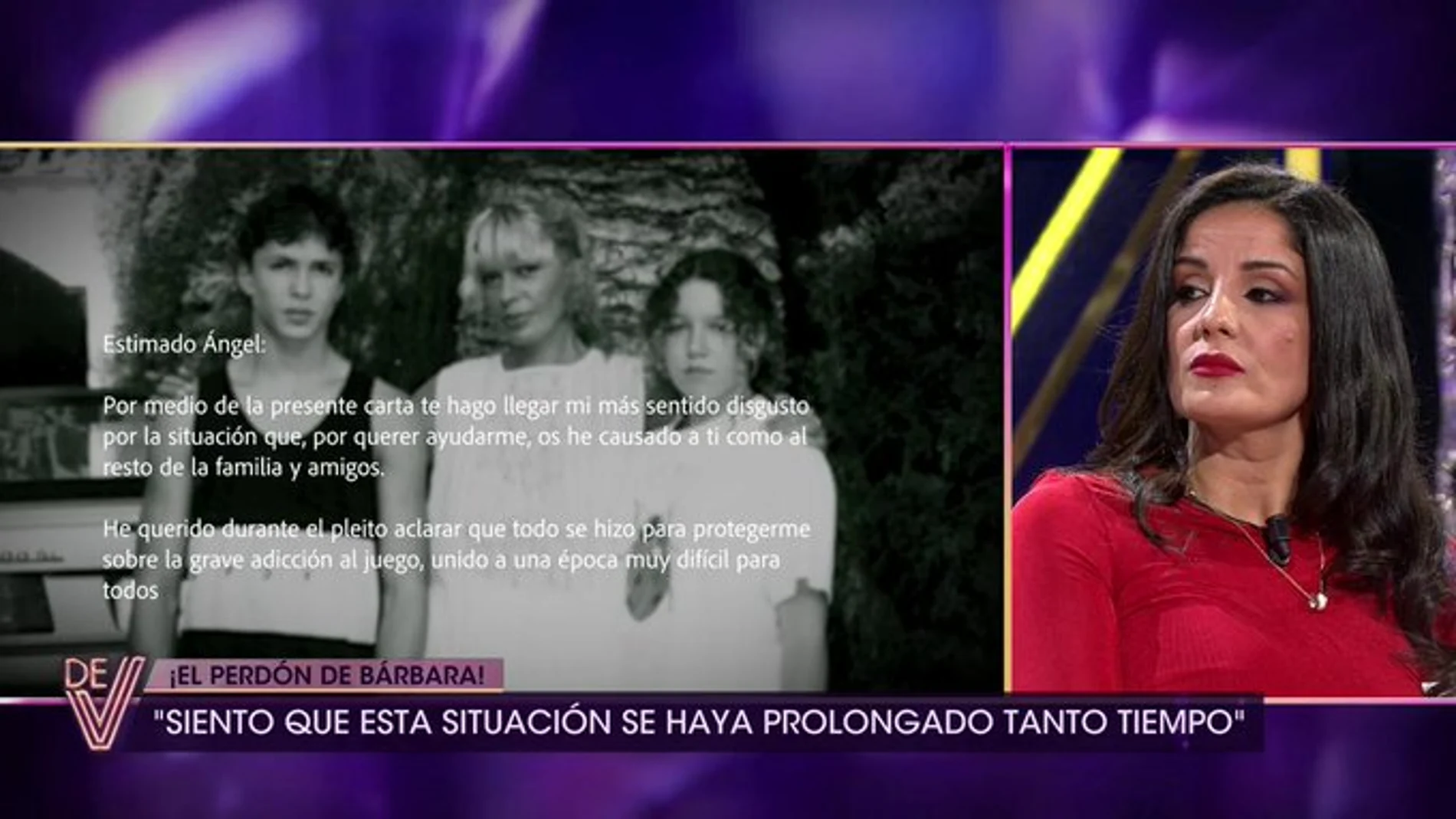 Ana illas leyendo la carta de Bárbara Rey a Ángel Cristo