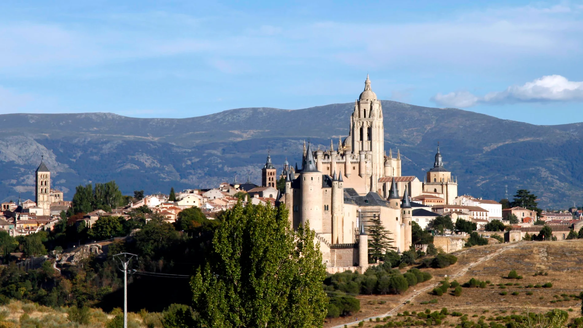 Vista de la Sierra de Guadarrama desde Segovia