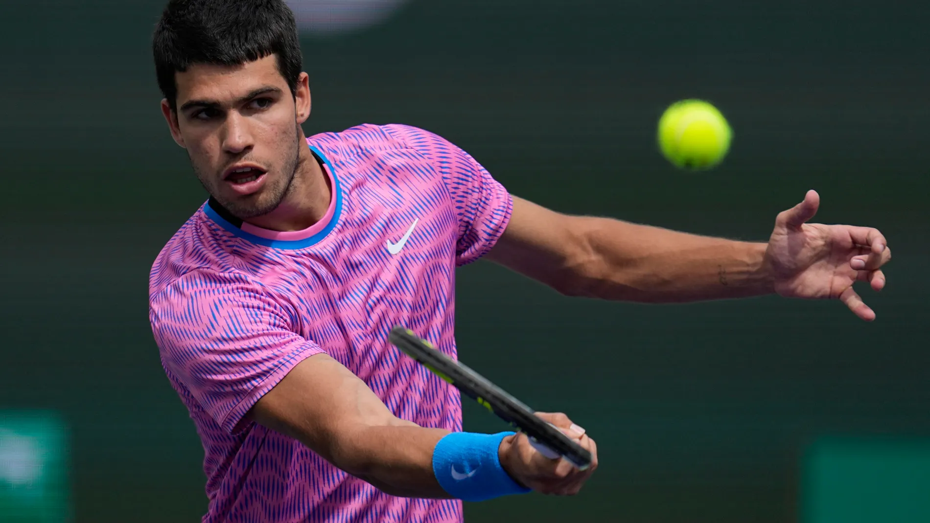 Indian Wells (United States), 10/03/2024.- Carlos Alcaraz of Spain in action against Felix Auger-Aliassime of Canada during the BNP Paribas Open tennis tournament in Indian Wells, California, USA, 10 March 2024. (Tenis, España) EFE/EPA/RAY ACEVEDO