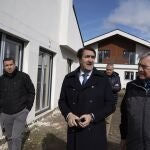 Suárez-Quiñones visita las casas de Posada del Bierzo