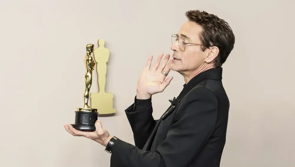 Robert Downey Jr., winner of the Oscar for Best Supporting Actor for 'Oppenheimer,' poses in the press room during the 96th annual Academy Awards ceremony at the Dolby Theatre in the Hollywood neighborhood of Los Angeles, California, USA, 10 March 2024.