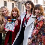 Las protagonistas de 'Valeria' posan con la claqueta dispuestas a rodar la cuarta temporada